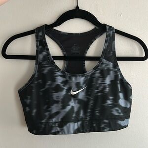 Nike dri-fit sports bra size large like new condition